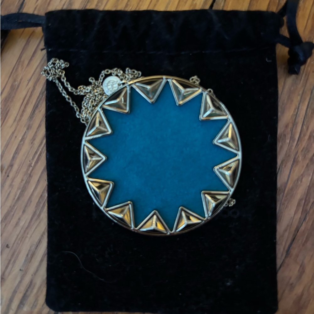 House of Harlow 1960 Starburst Pendant Necklace